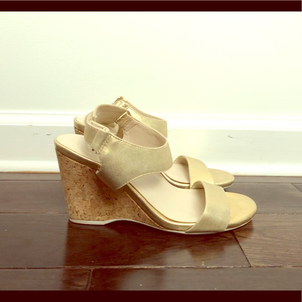Kenneth Cole Gold Wedge Sandals size 5